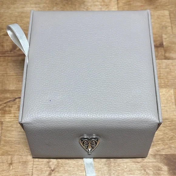 Brighton Cream Jewelry Organizer with Brighton DustBag - Picture 9 of 9